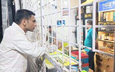 ओवर रेटिंग की पड़ताल करने आम ग्राहक बनकर ठेके पर पहुंचे डीएम dehradun