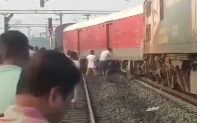 पश्चिम बंगाल में ट्रेन हादसा, सिकंदराबाद-शालीमार एक्सप्रेस के डिब्बे पटरी से उतरे WEST BENGAL TRAIN ACCIDENT