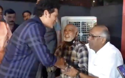 सचिन को देख भावुक हुए कांबली… हाथ छोड़ने को तैयार नहीं, वीडियो सोशल मीडिया पर वायरल! KAMBLI AND TENDULKAR VIRAL VIDEO