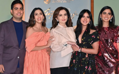 अंबानी कल्चरल सेंटर के आर्ट्स कैफे प्रीव्यू में सितारों का जलवा AMBANI FAMILY EVENT