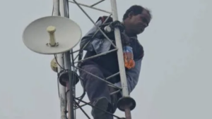 RISHIKESH SHOPKEEPER CLIMBED TOWER