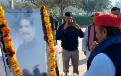 अखिलेश यादव ने हरिद्वार में चाचा राजपाल यादव की अस्थियां विसर्जित की, गंगा में पावन डुबकी भी लगाई AKHILESH YADAV IN HARIDWAR