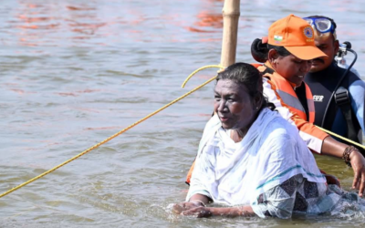 राष्ट्रपति द्रौपदी मुर्मू ने महाकुंभ में किया स्नान, विधिवत पूजन और आरती भी की MAHAKUMBH 2025