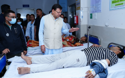 कुट्टू के आटे से फूड प्वाइजनिंग, सीएम धामी ने अस्पताल पहुँच कर जाना मरीजों का हाल DEHRADUN FOOD POISONING