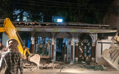 दून अस्पताल में बनी सालों पुरानी अवैध मजार पर चला बुलडोजर, रातों-रात हटाया गया मलबा DOON HOSPITAL MAZAR NEWS