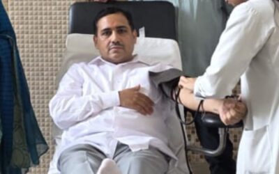 ‘रक्त महावीर’ बने डॉ मुकुल शर्मा, 99वीं बार रक्तदान कर रचा इतिहास DR MUKUL SHARMA