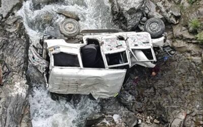 पिथौरागढ़ में बड़ा सड़क हादसा, 150 मीटर गहरी खाई में गिरी जीप, 13 लोग सवार थे PITHORAGARH ROAD ACCIDENT