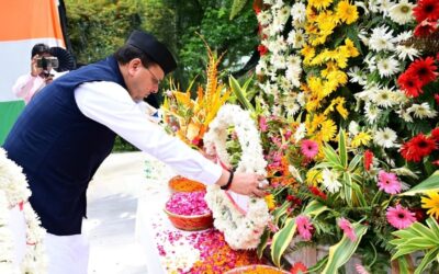 कारगिल विजय दिवस पर सीएम धामी ने शहीदों को दी श्रद्धांजलि, सैनिकों के कल्याण के लिए की कई घोषणाएं UTTARAKHAND KARGIL WAR HEROES