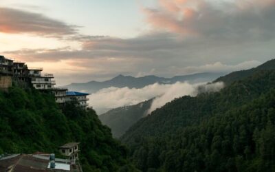 उत्तराखंड में बारिश का सिलसिला जारी, कई जिलों में स्कूल और आंगनबाड़ी केंद्र बंद weather update