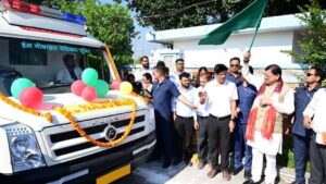 मुख्यमंत्री ने खटीमा में मोबाइल चिकित्सा वाहन को हरी झण्डी दिखाकर किया रवाना UTTARAKHAND MOBILE HEALTH SERVICE