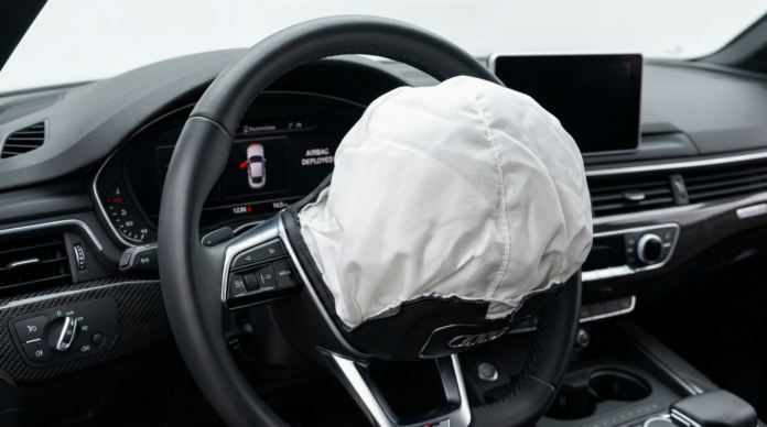 Airbag कैसे काम करता है, कार के स्टीयरिंग व्हील में फूला हुआ Airbag